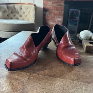 Cydwoq Handmade Nutmeg Brown Size 36